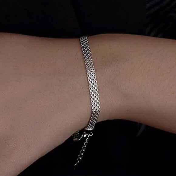 The Dainty Double Link silver bracelet with heart pendant - Picture 2 of 11